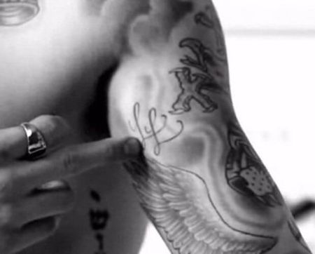 Justin's "LL" tattoo